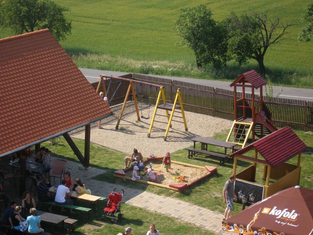 ホテル ブコヴァンスキー ムリーン Bukovany エクステリア 写真